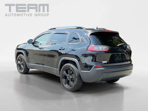 Used 2019 Jeep Cherokee Latitude Plus AWD/4WD image 5