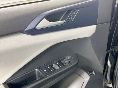 Used 2023 Volkswagen Taos SE image 17