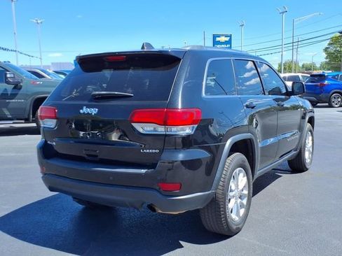 Used 2021 Jeep Grand Cherokee Laredo image 2