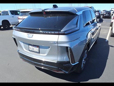 Used 2025 Cadillac Lyriq Luxury RWD image 4