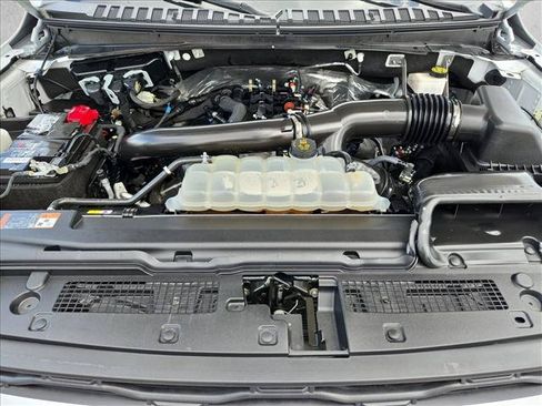 Used 2024 Ford Expedition XLT AWD/4WD image 24