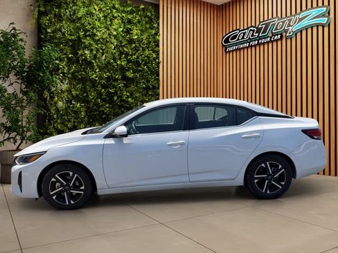 Used 2024 Nissan Sentra SV FWD image 2