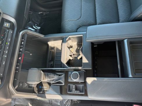 Used 2022 Toyota Tundra SR5 w/ SR5 Premium Package image 25