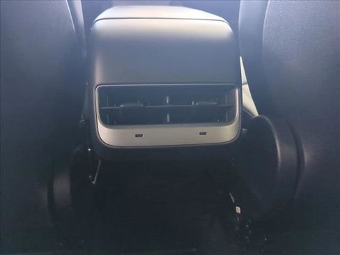 Used 2025 Tesla Model Y Long Range image 17