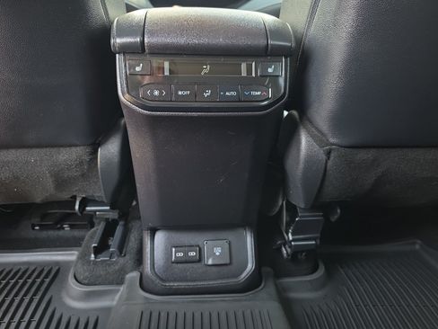 Certified 2024 Toyota Highlander Platinum AWD/4WD image 23