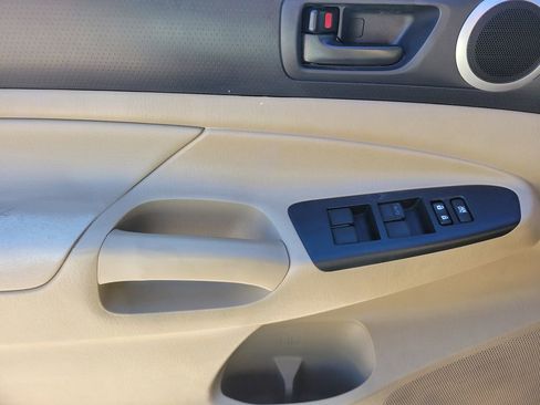 Used 2015 Toyota Tacoma PreRunner image 14