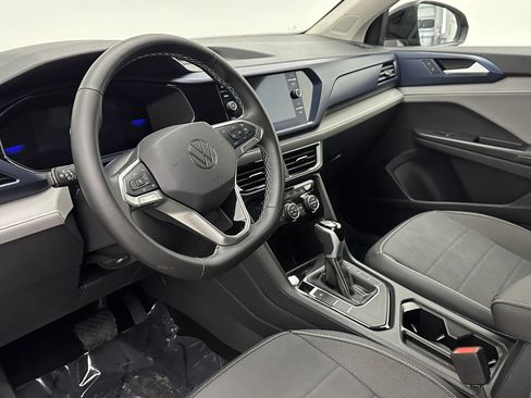 Used 2024 Volkswagen Taos SE image 8