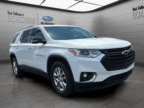 Used 2019 Chevrolet Traverse LT w/ LPO, Blackout Package AWD/4WD image 2