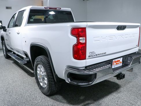 Used 2024 Chevrolet Silverado 2500 LT AWD/4WD image 9