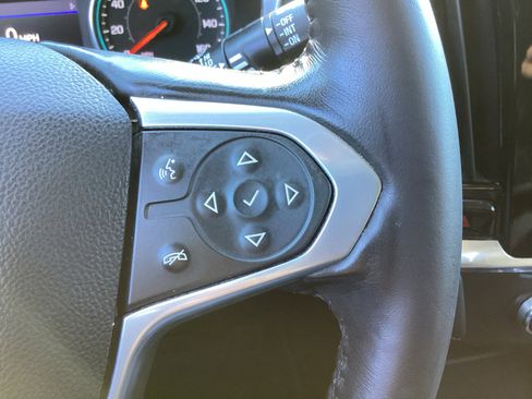 Used 2021 Chevrolet Traverse LT image 20