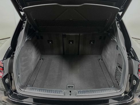 Certified 2018 Porsche Macan Turbo AWD/4WD image 28