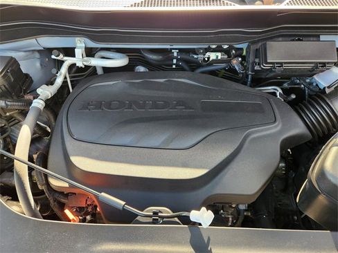 Certified 2025 Honda Ridgeline Sport image 9