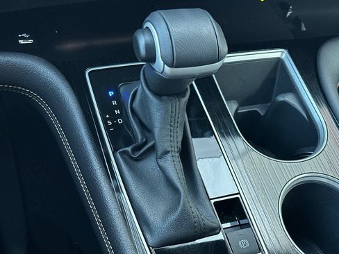 Used 2025 Toyota Sienna XLE Woodland Edition image 24