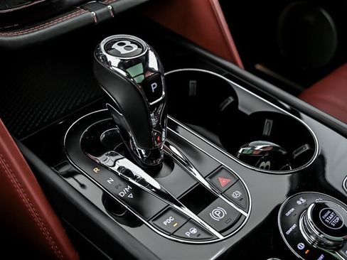 Used 2017 Bentley Bentayga AWD/4WD image 34