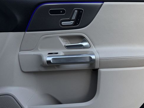 Used 2021 Mercedes-Benz GLB 250 4MATIC w/ Premium Package image 43