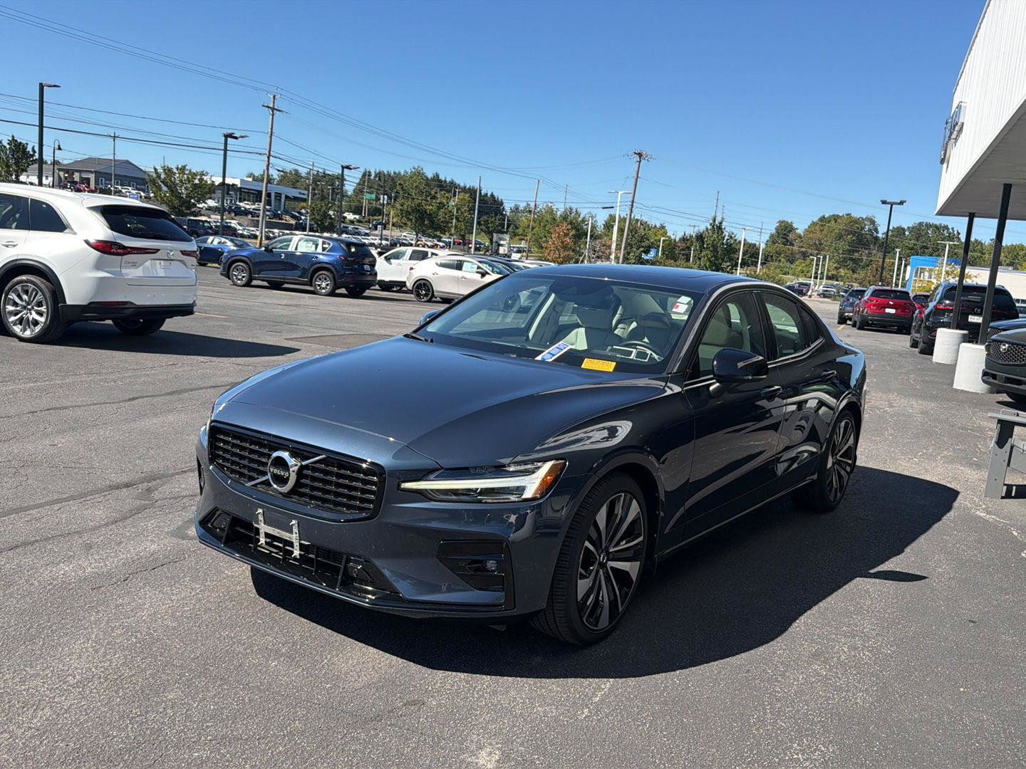 Used 2022 Volvo S60 B5 Momentum w/ Premium Package AWD/4WD image 3
