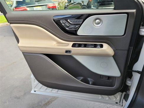 Certified 2022 Lincoln Aviator Reserve image 28