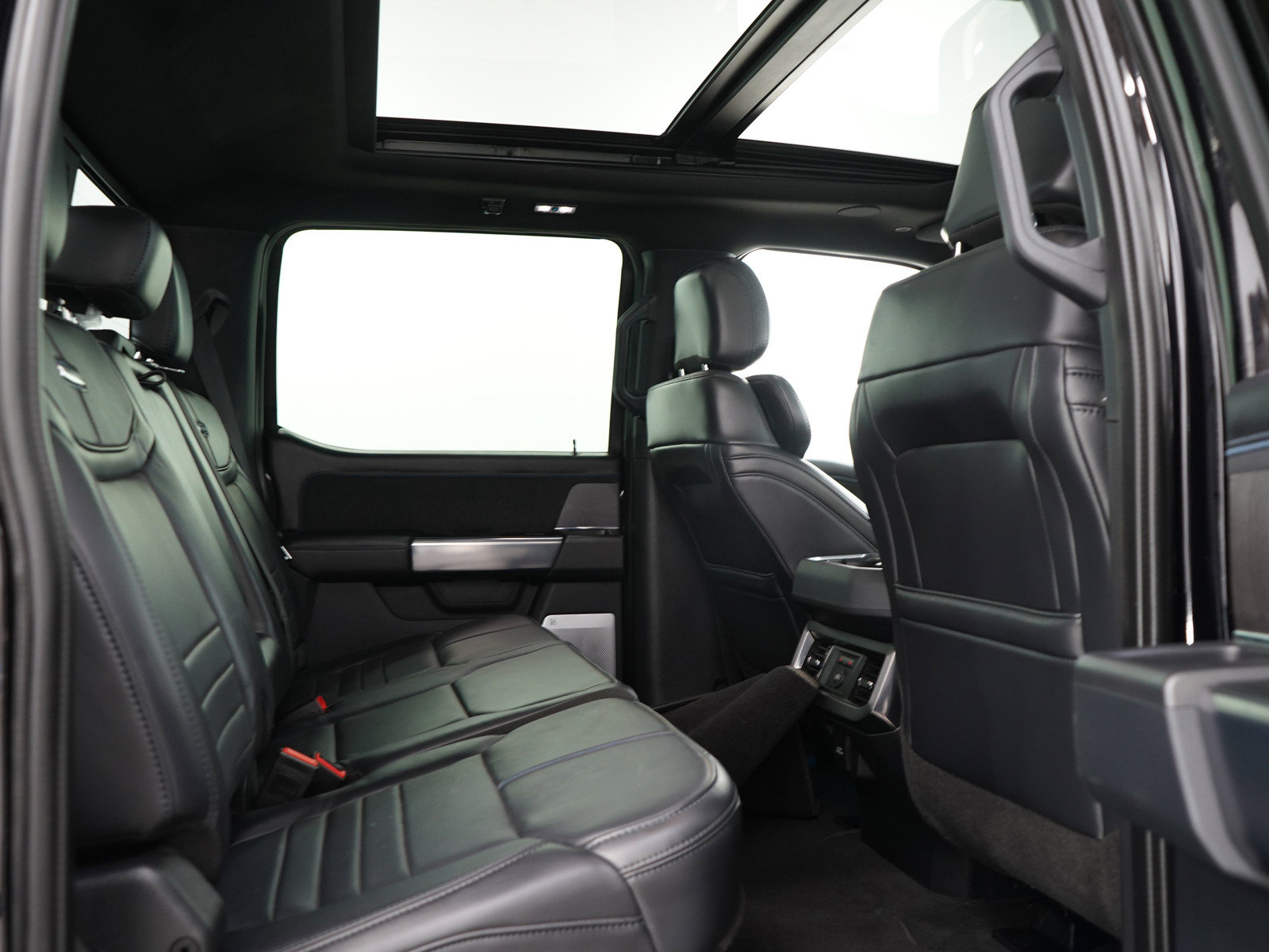 Used 2025 Ford F350 Platinum AWD/4WD image 13