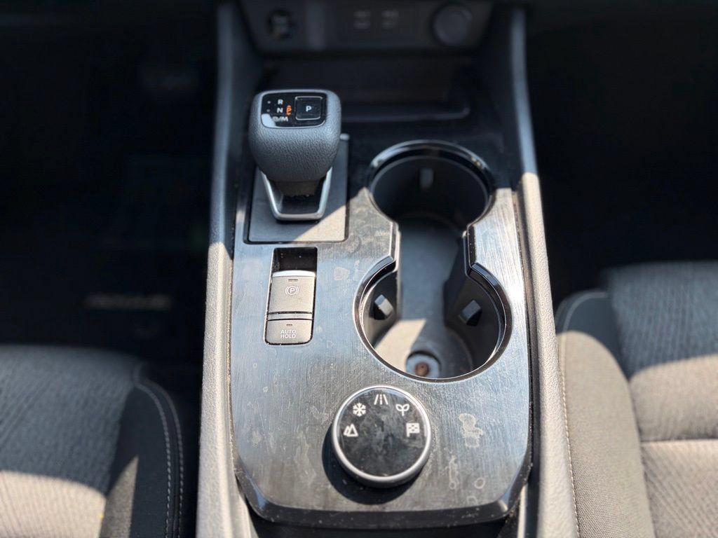 Used 2025 Nissan Rogue SV AWD/4WD image 28