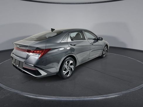 Certified 2025 Hyundai Elantra SEL w/ Cargo Package FWD image 8