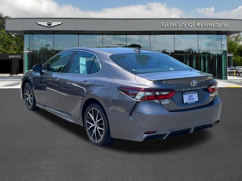 Used 2024 Toyota Camry SE FWD image 5