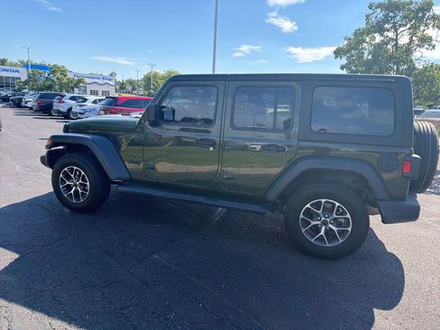 Used 2024 Jeep Wrangler Unlimited Sport AWD/4WD image 2