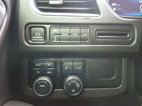 Used 2022 Chevrolet Suburban LT image 33