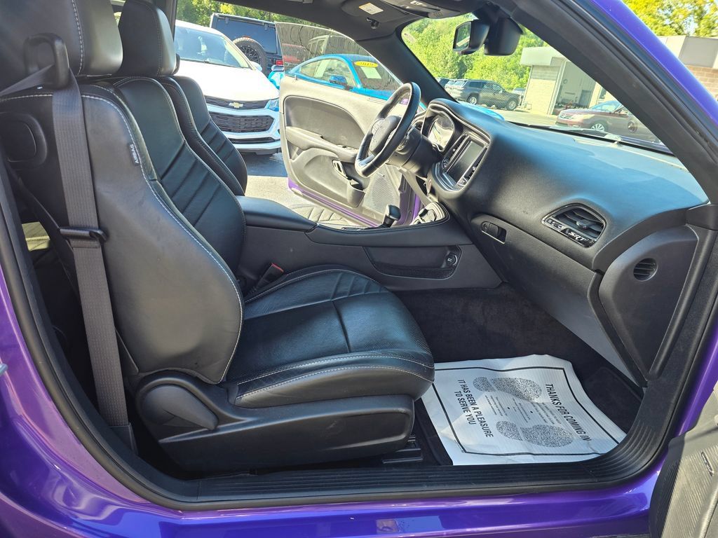 Used 2016 Dodge Challenger SRT Hellcat RWD image 9