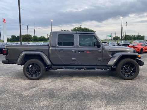 Used 2025 Jeep Gladiator Sport AWD/4WD image 3