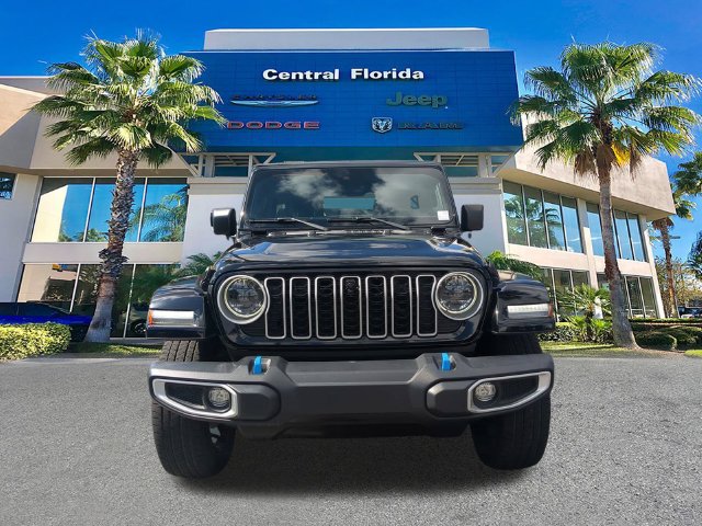 Used 2024 Jeep Wrangler Unlimited Sahara w/ Technology Group AWD/4WD image 3