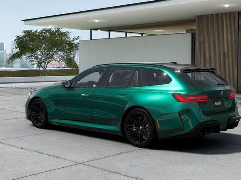 New 2027 BMW M5 Touring image 2