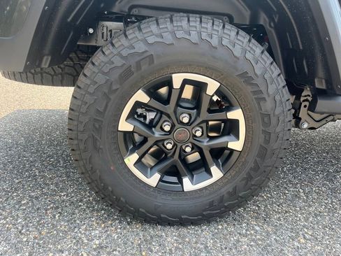 New 2025 Jeep Gladiator Rubicon w/ Convenience Group image 23