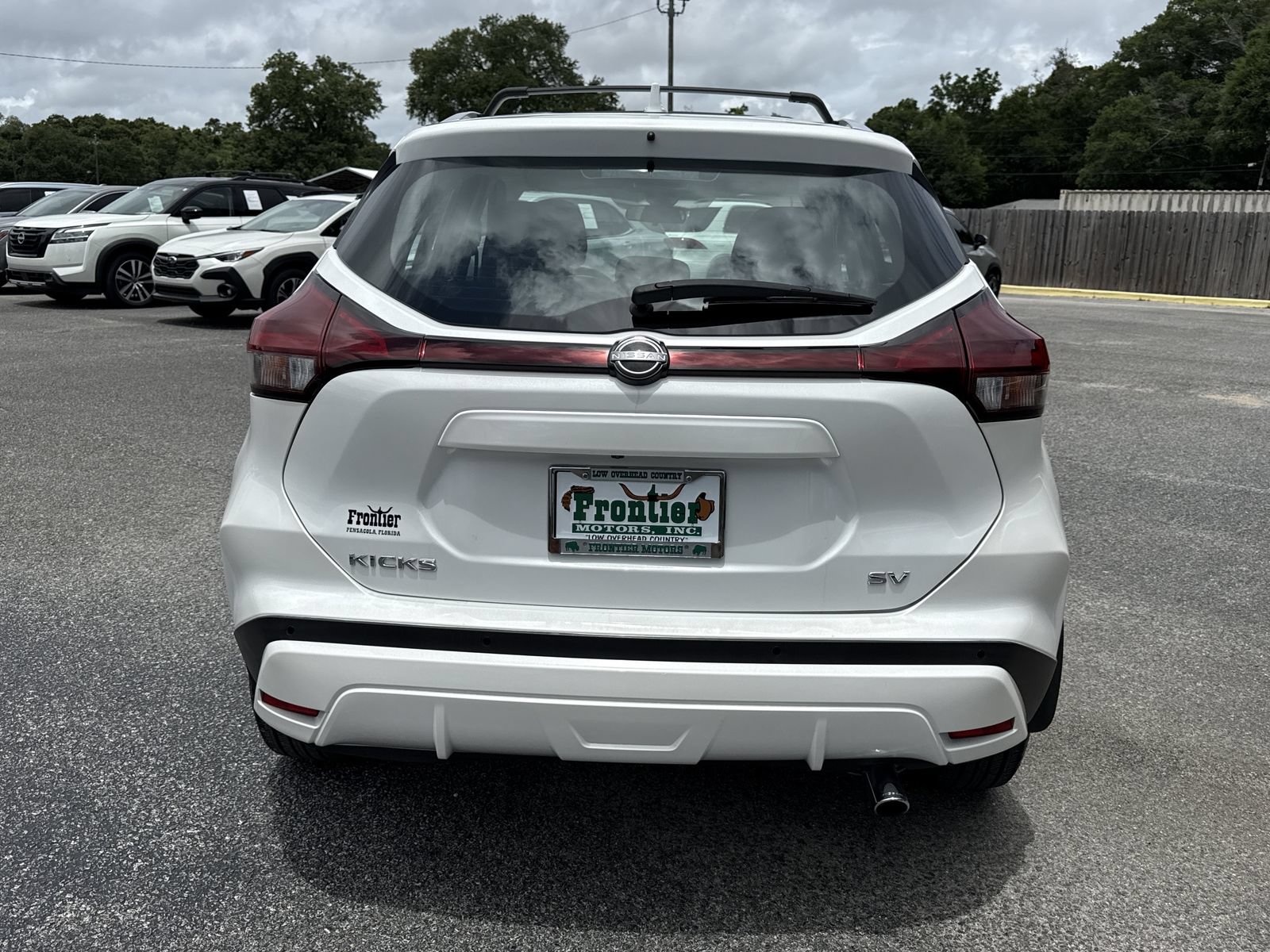 Used 2023 Nissan Kicks SV w/ Exterior Package FWD image 4
