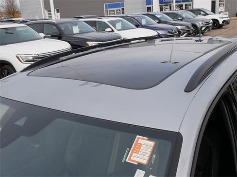 Certified 2024 Volkswagen Tiguan SE R-Line image 11