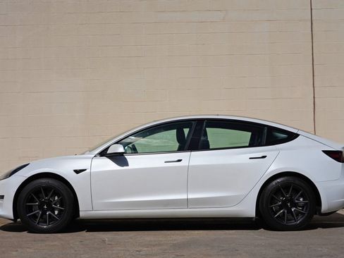 Used 2021 Tesla Model 3 Standard Range Plus RWD image 9