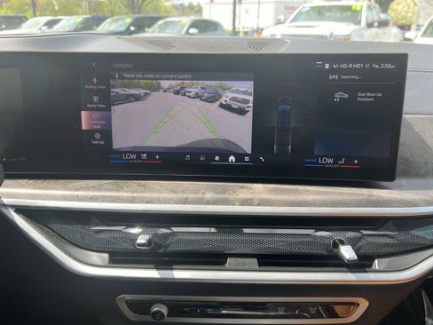 Used 2024 BMW X7 xDrive40i w/ Premium Package AWD/4WD image 27