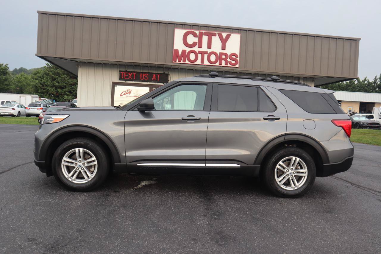 Used 2023 Ford Explorer XLT AWD/4WD image 14