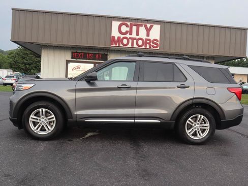 Used 2023 Ford Explorer XLT AWD/4WD image 14