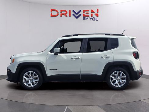 Used 2017 Jeep Renegade Latitude FWD image 2
