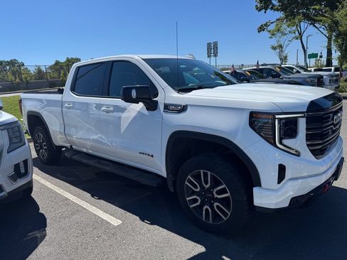 Used 2024 GMC Sierra 1500 AT4 w/ Technology Package AWD/4WD image 3