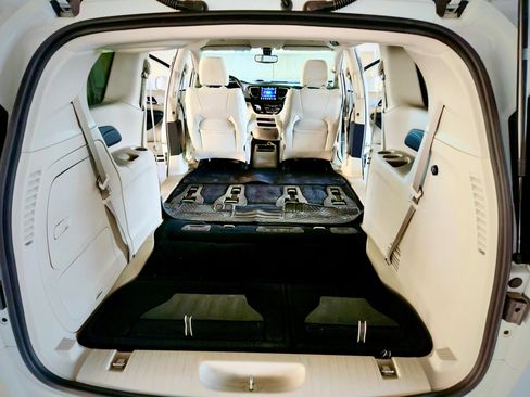 Used 2019 Chrysler Pacifica Touring Plus FWD image 52