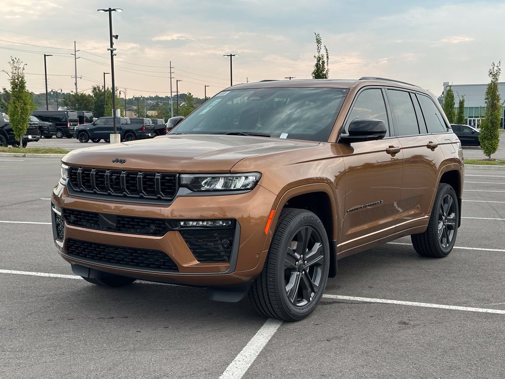 New 2027 Jeep Grand Cherokee Limited AWD/4WD image 3