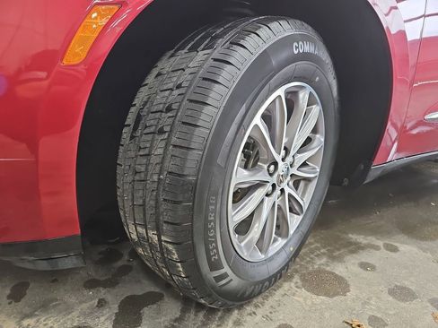 Used 2024 Buick Enclave Premium image 32