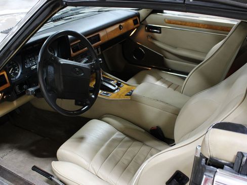 Used 1991 Jaguar XJS V12 Convertible RWD image 11