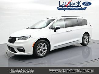 Used 2023 Chrysler Pacifica Limited FWD video 1