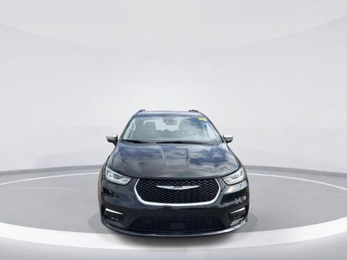 Used 2022 Chrysler Pacifica Limited image 2