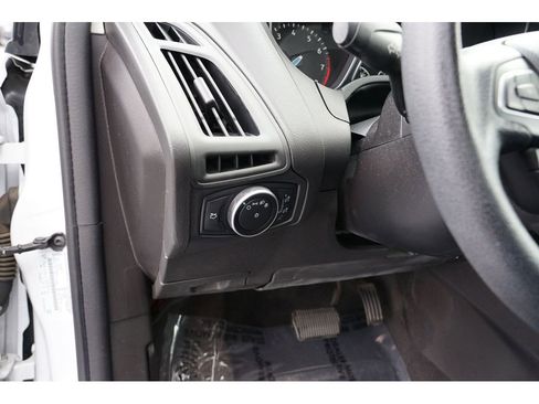 Used 2017 Ford Focus SE image 17