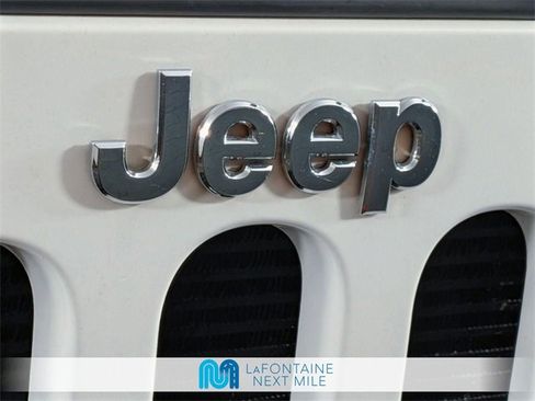 Used 2017 Jeep Wrangler Unlimited Rubicon w/ Connectivity Group image 9