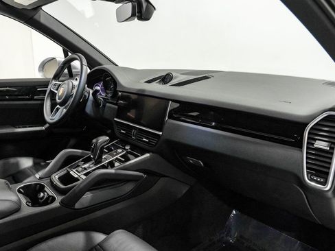 Used 2023 Porsche Cayenne AWD/4WD image 12