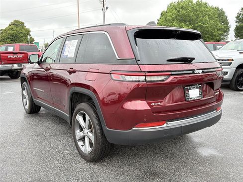 Used 2024 Jeep Grand Cherokee Limited w/ Luxury Tech Group II AWD/4WD image 7